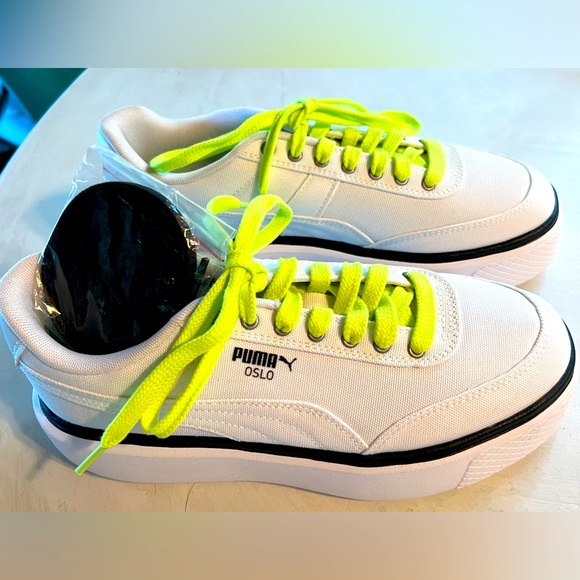 Puma White with Black Accents Wedge Sneakers. . 2 sets of laces. Like new. - Picture 1 of 4